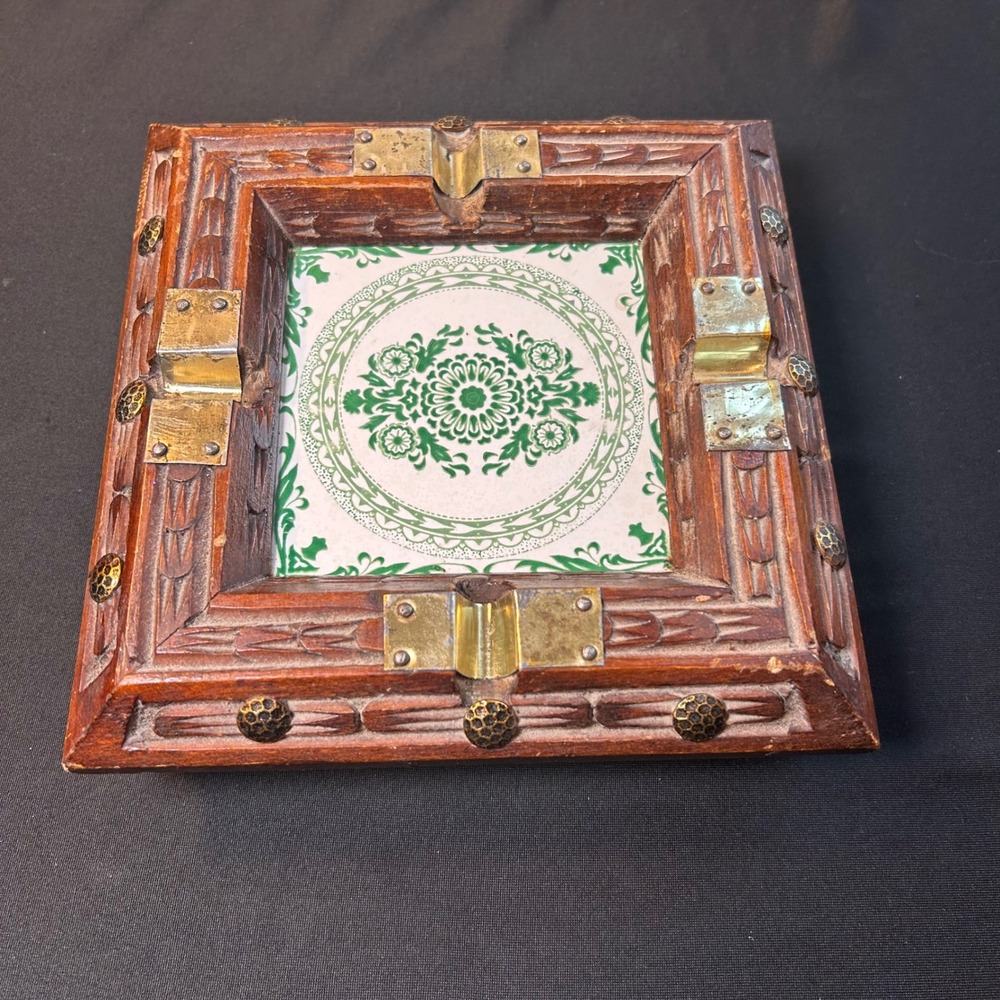 VTG MCM Carved Mexican Wood Ceramic Tile Footed Ashtray with Brass Rests hobnail